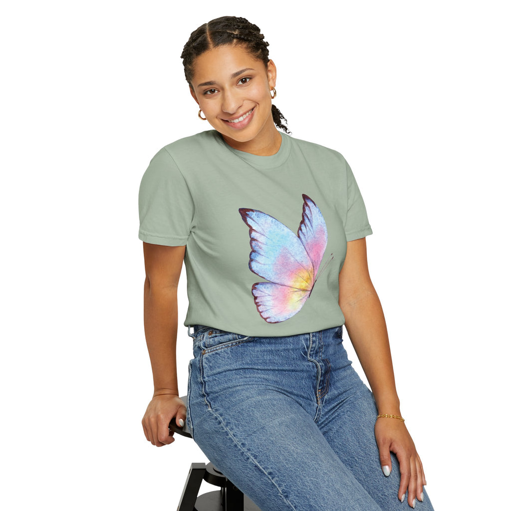 Camiseta Gráfica Mariposa Acuarela Pastel | Comfort Colors® 1717 | Colección Signature NUCCI™