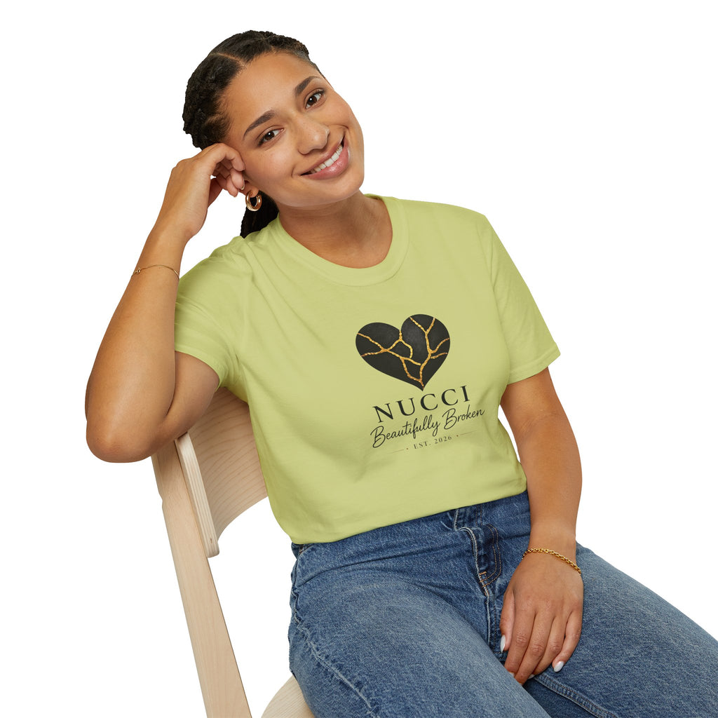 Colección Signature NUCCI™ | Camiseta con el logo de Corazón Roto