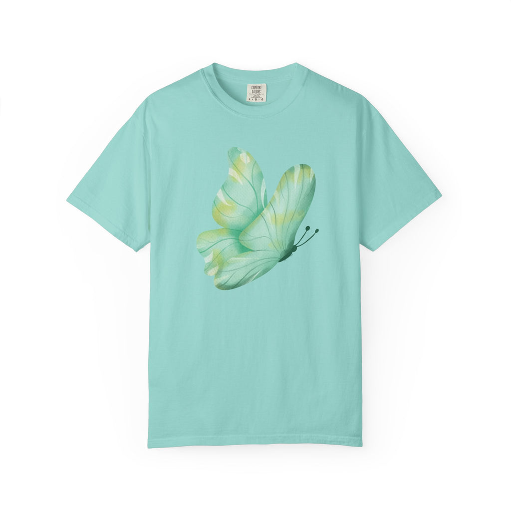 Camiseta Gráfica de Mariposa Acuarela Pastel | Comfort Colors® 1717 | Colección Exclusiva NUCCI™