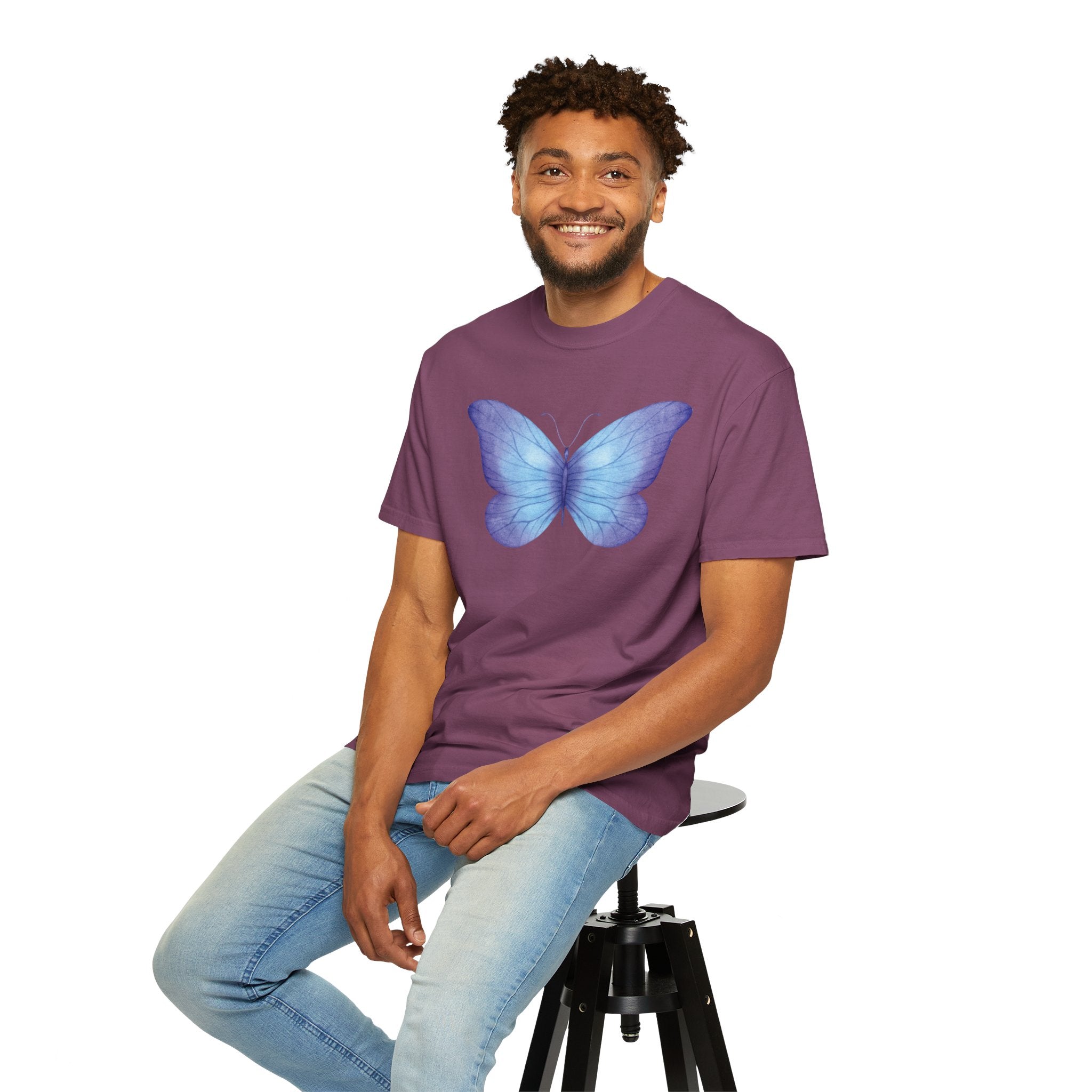 Camiseta Gráfica de Mariposa Acuarela Pastel | Comfort Colors® 1717 | Colección Signature NUCCI™