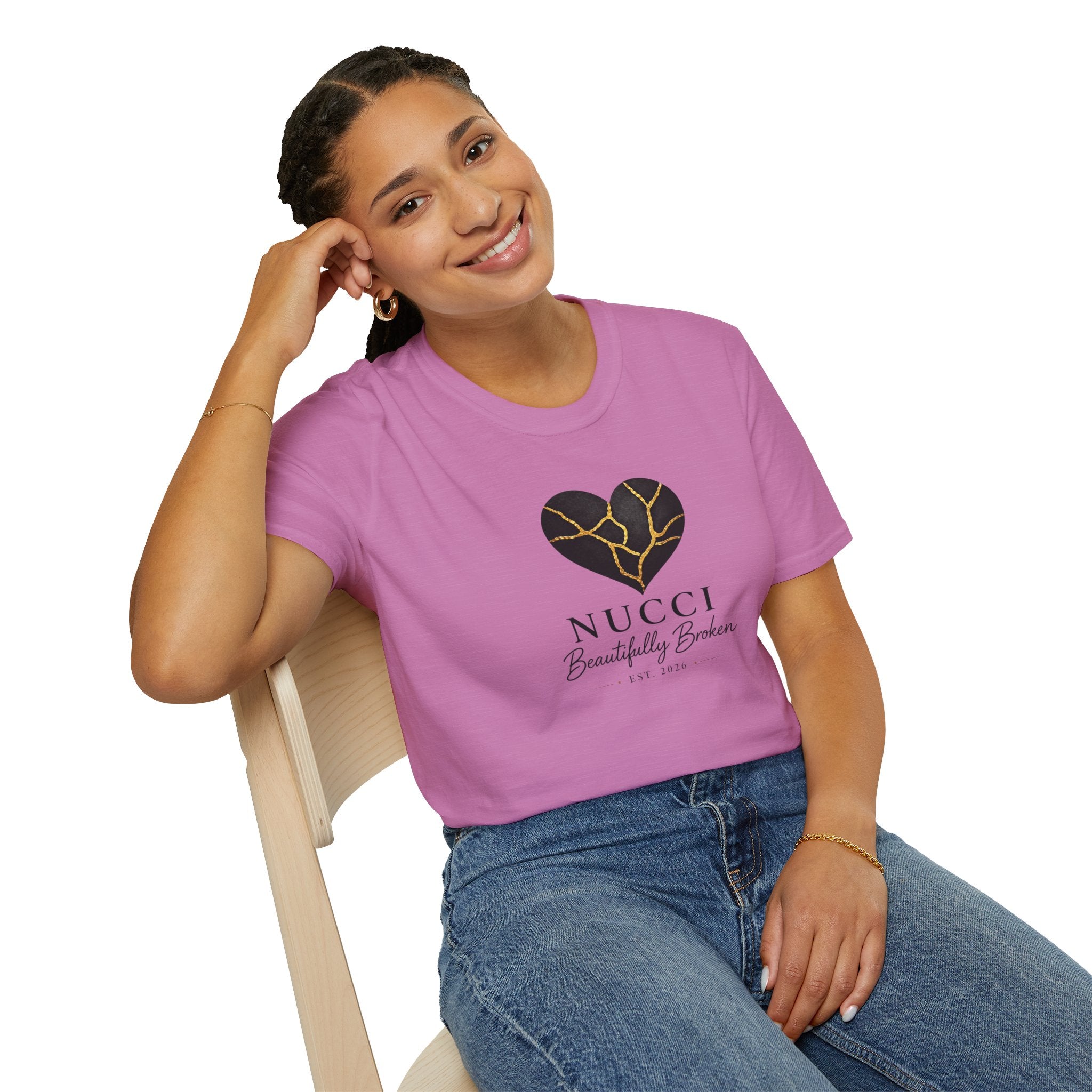 Colección Signature NUCCI™ | Camiseta con el logo de Corazón Roto