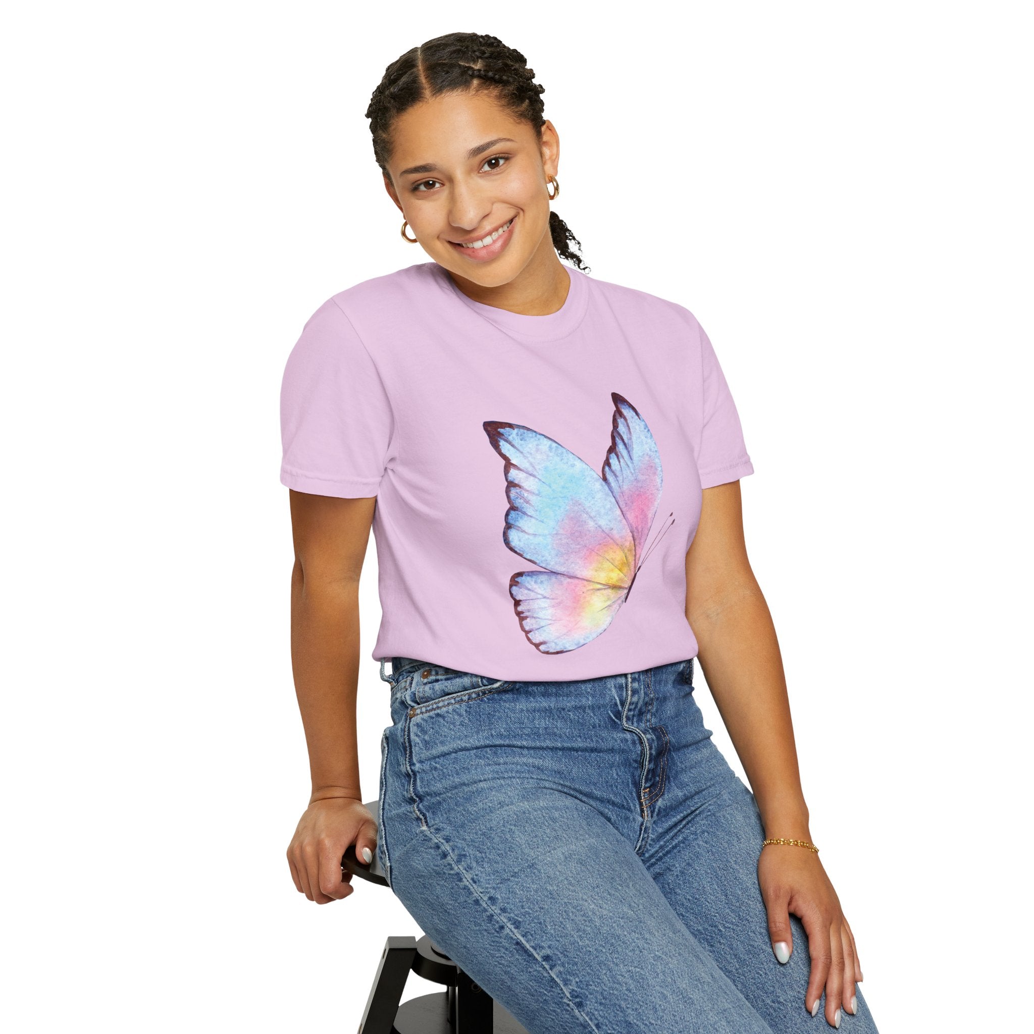 Camiseta Gráfica Mariposa Acuarela Pastel | Comfort Colors® 1717 | Colección Signature NUCCI™