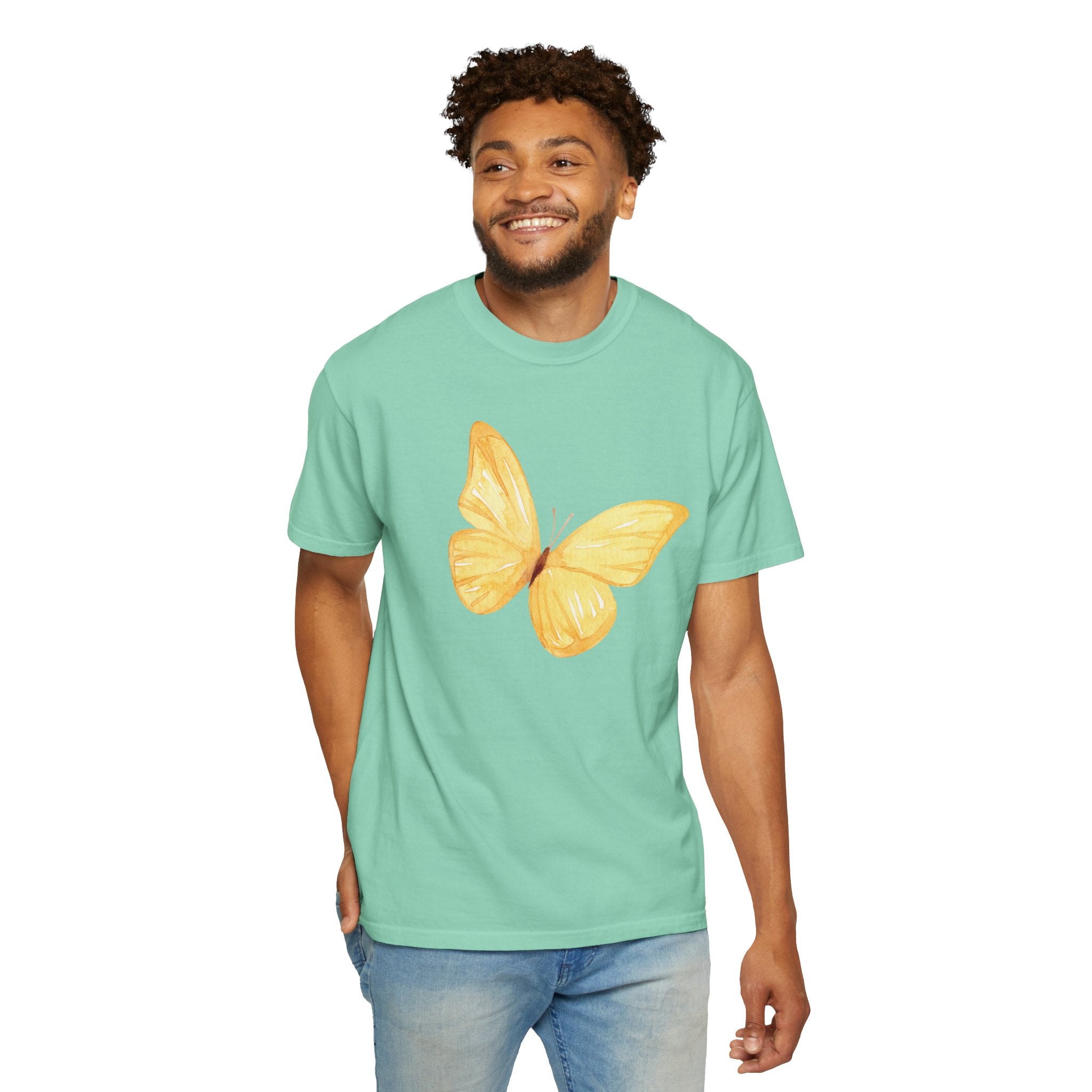 Playera con Gráfico de Mariposa en Acuarela Pastel | Comfort Colors® 1717 | Colección Signature NUCCI™