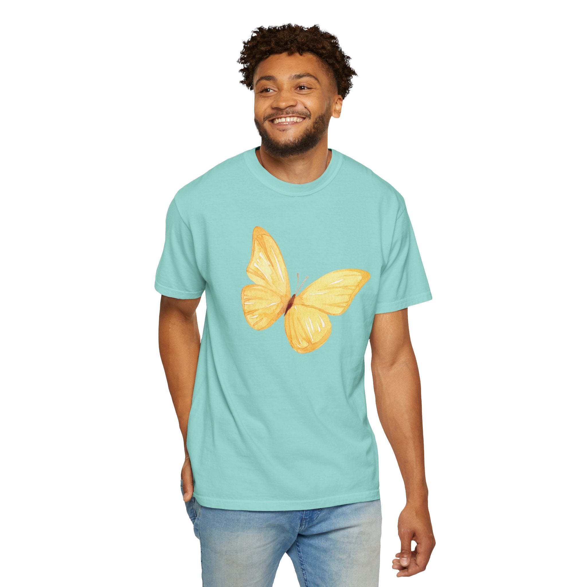 Playera con Gráfico de Mariposa en Acuarela Pastel | Comfort Colors® 1717 | Colección Signature NUCCI™