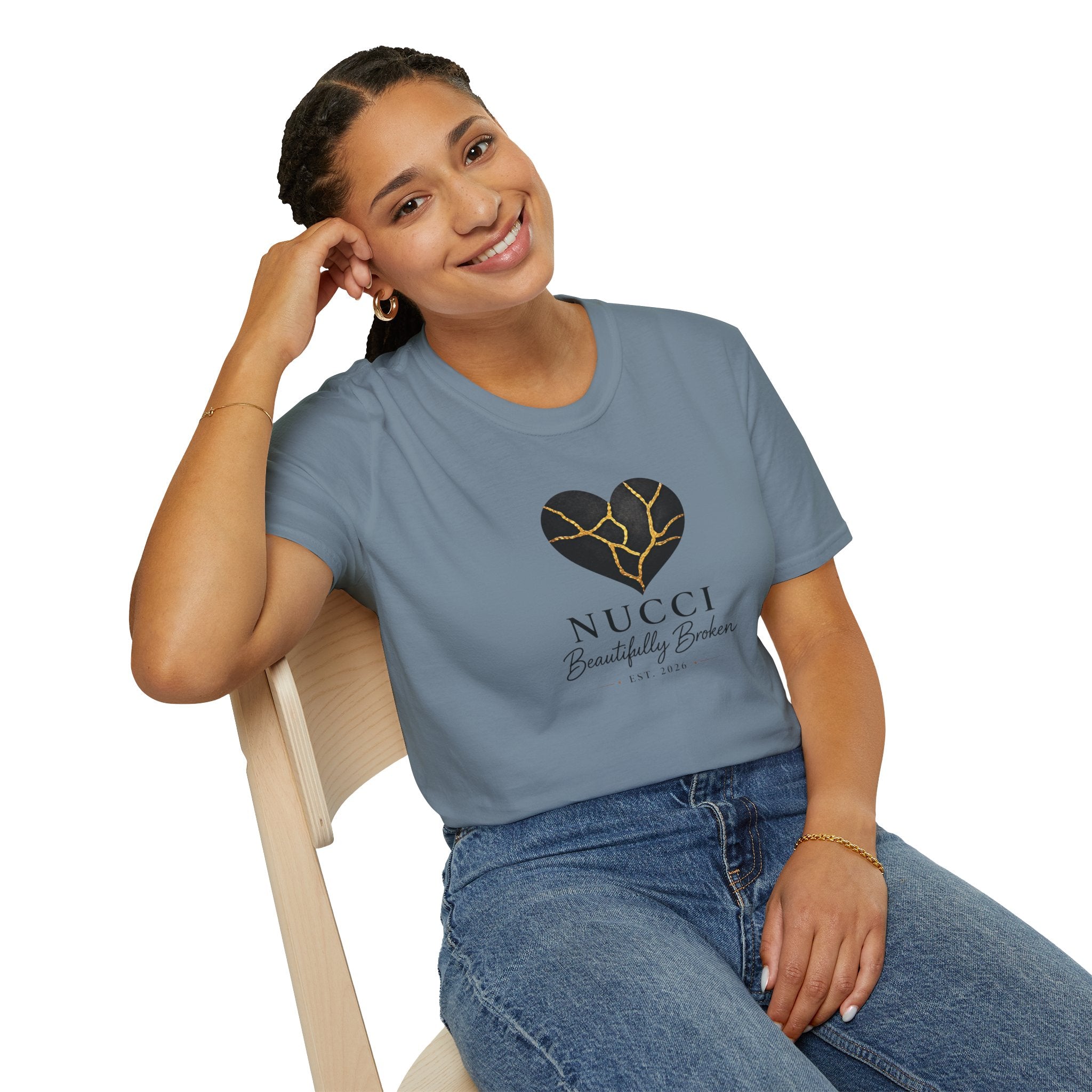 Colección Signature NUCCI™ | Camiseta con el logo de Corazón Roto