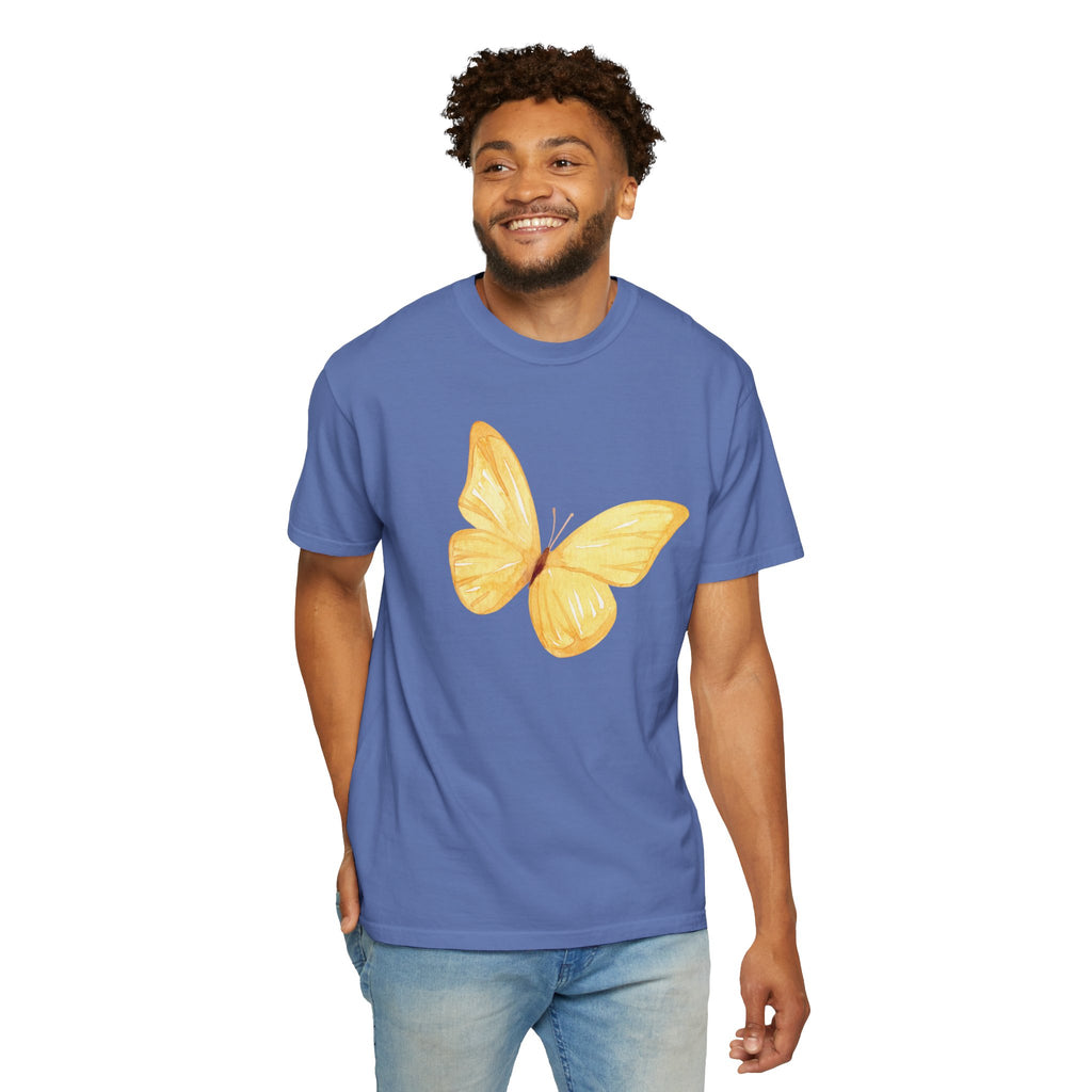 Playera con Gráfico de Mariposa en Acuarela Pastel | Comfort Colors® 1717 | Colección Signature NUCCI™