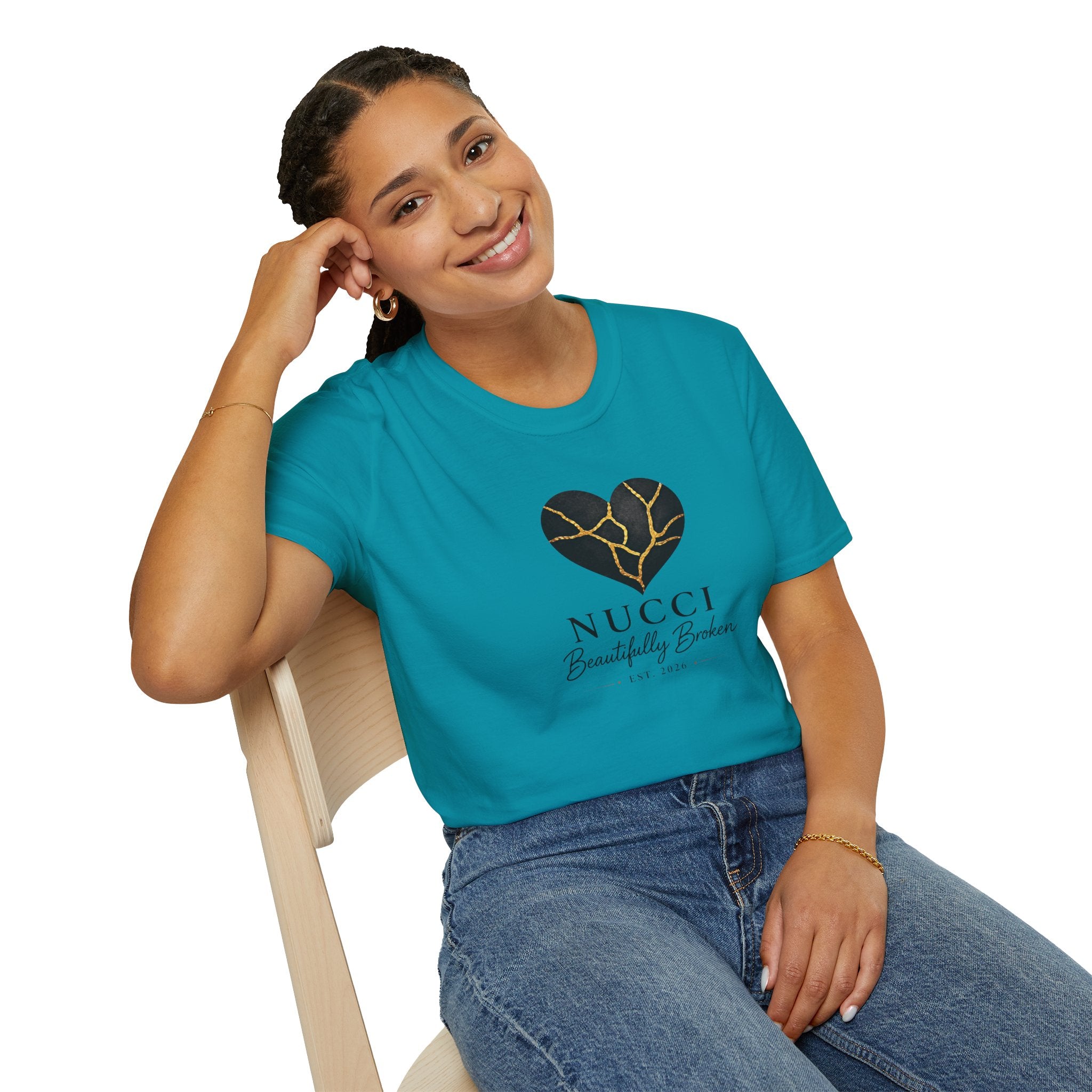 Colección Signature NUCCI™ | Camiseta con el logo de Corazón Roto