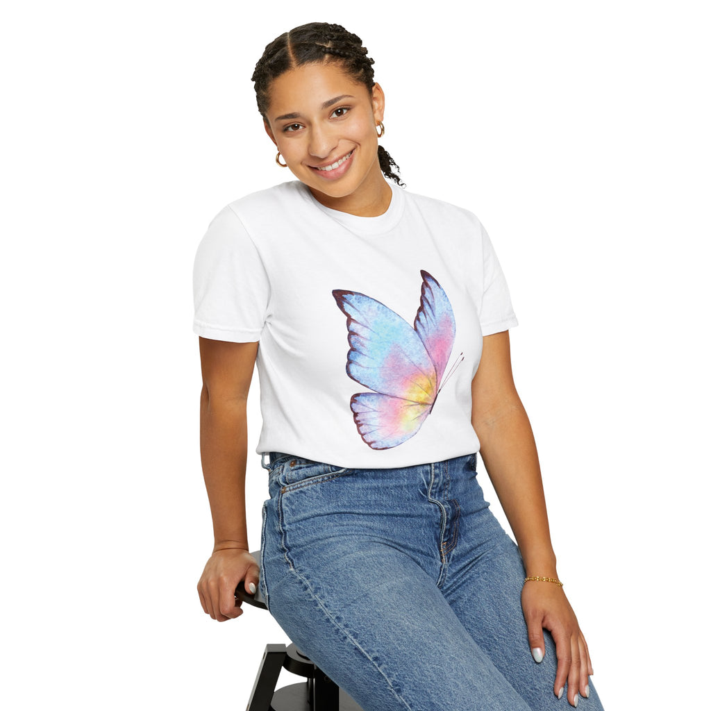 Camiseta Gráfica Mariposa Acuarela Pastel | Comfort Colors® 1717 | Colección Signature NUCCI™