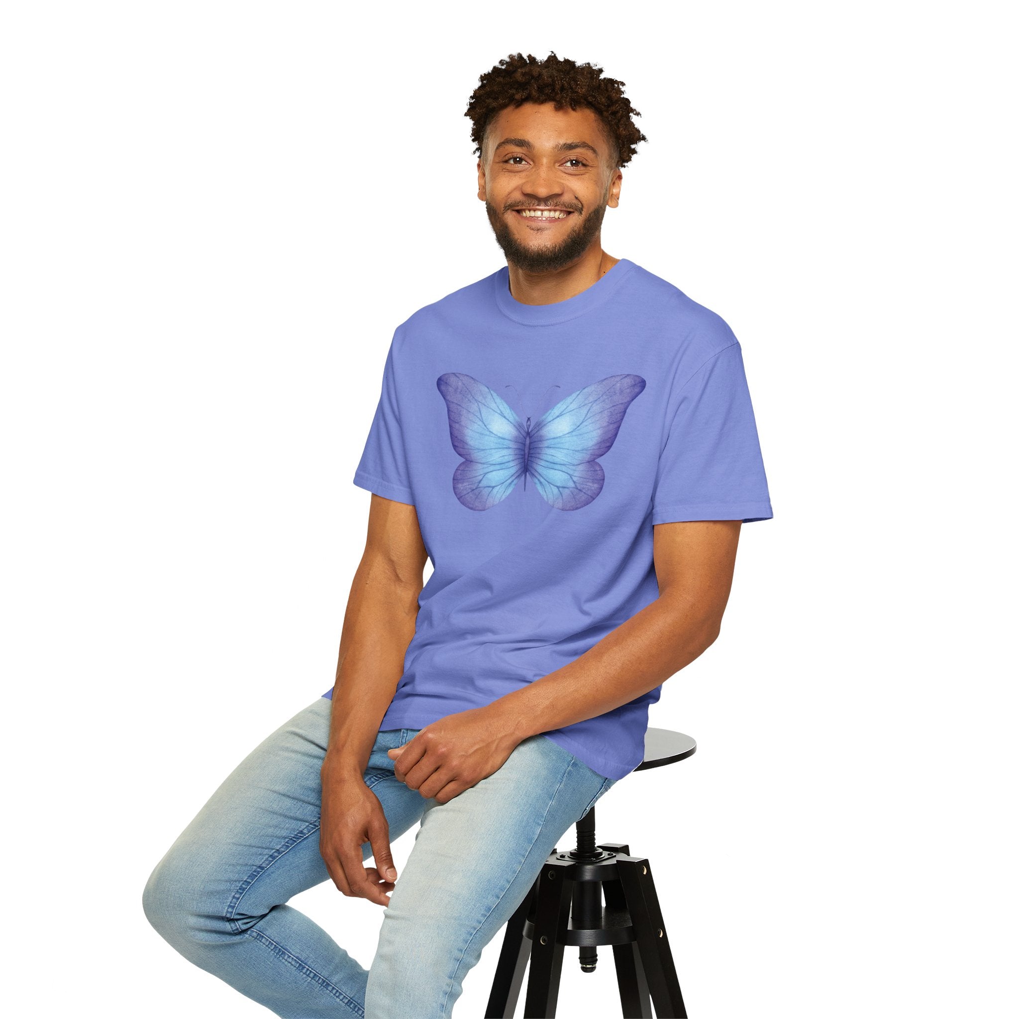 Camiseta Gráfica de Mariposa Acuarela Pastel | Comfort Colors® 1717 | Colección Signature NUCCI™